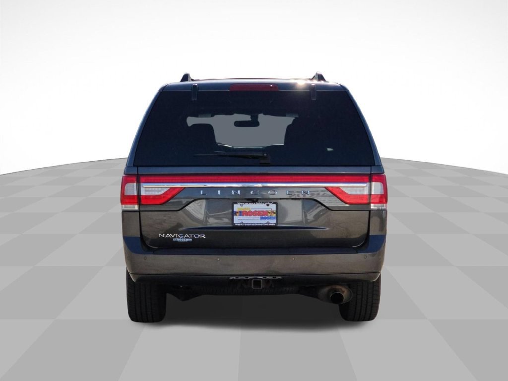 Used 2017 Lincoln Navigator Select AWD/4WD image 4