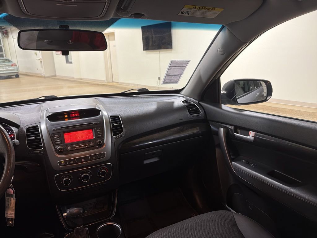 Used 2015 Kia Sorento LX image 13