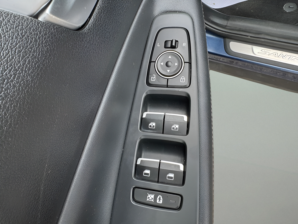 Used 2020 Hyundai Santa Fe Limited AWD/4WD image 14