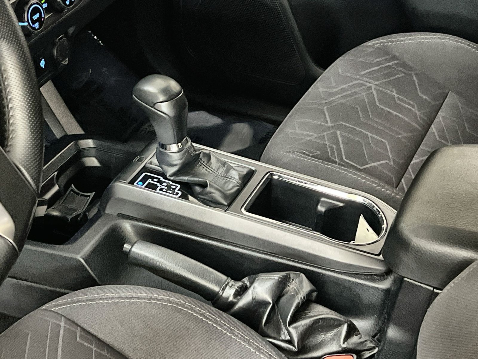 Used 2018 Toyota Tacoma TRD Off-Road w/ Technology Package AWD/4WD image 36