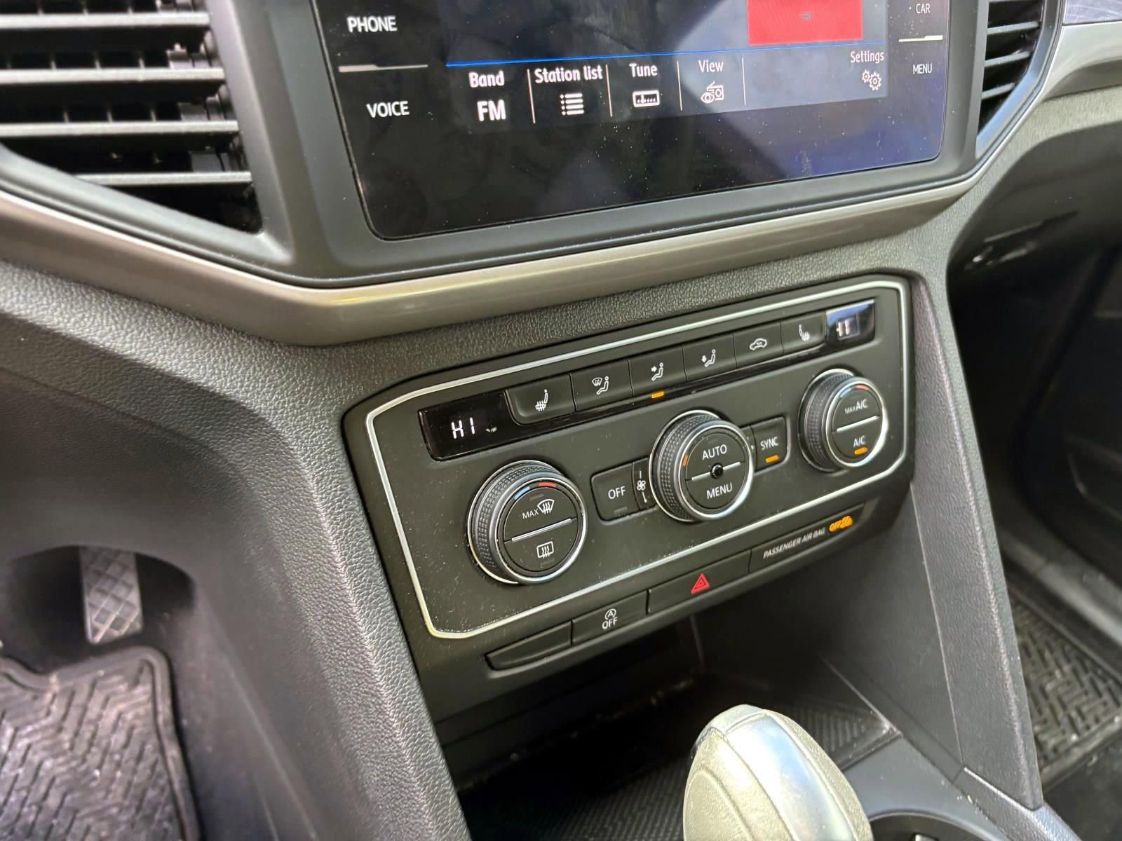 Used 2020 Volkswagen Atlas Cross Sport SE w/ Towing Package image 21