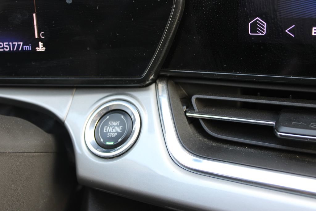 Used 2025 Chevrolet Trax LT w/ LT Convenience Package image 22