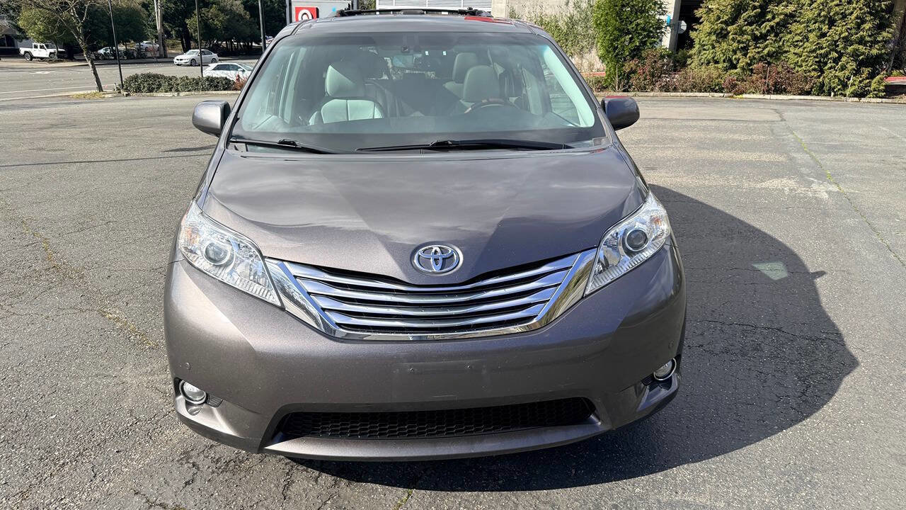 Used 2012 Toyota Sienna Limited w/ Premium Pkg image 5