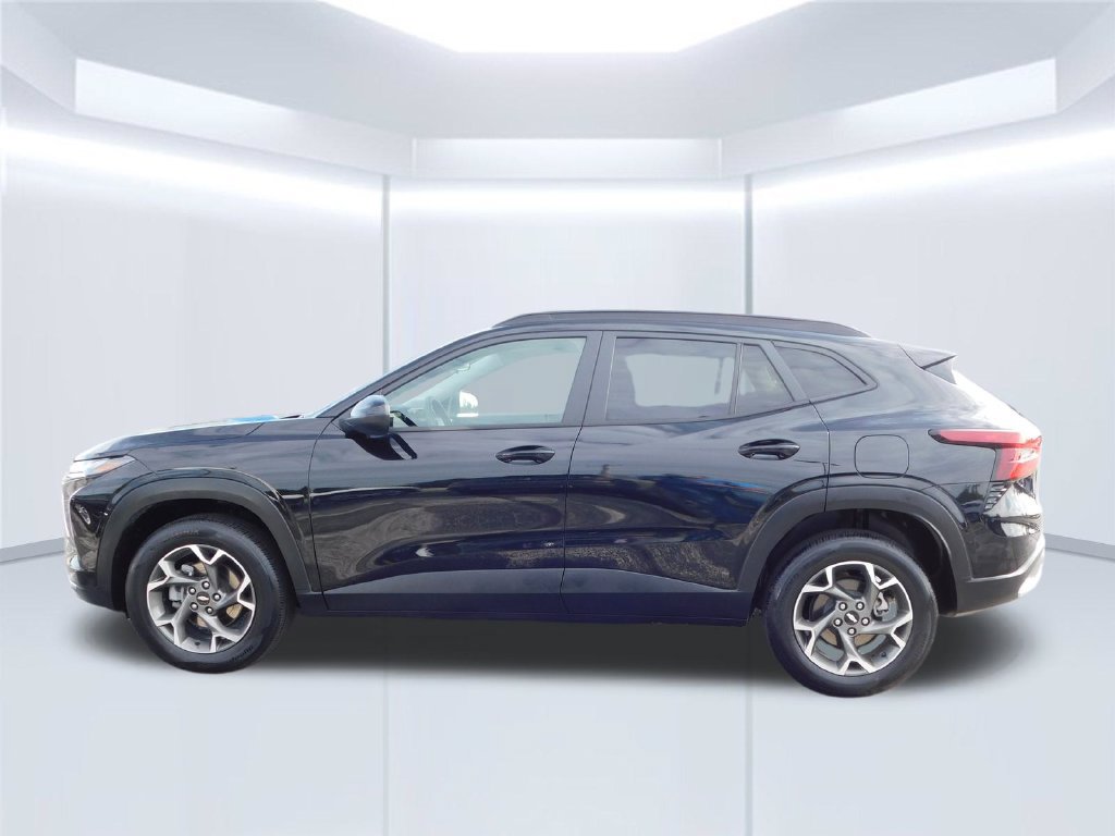 Used 2025 Chevrolet Trax LT FWD image 6