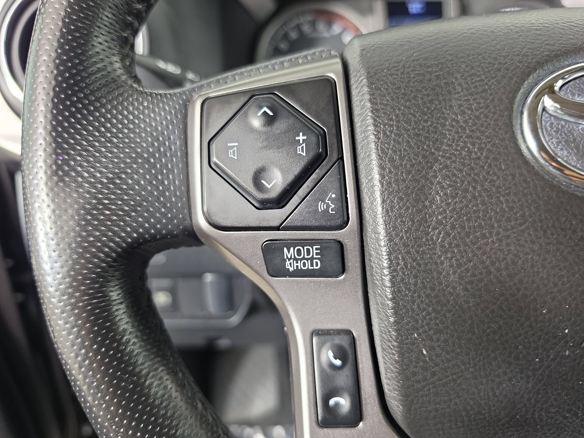 Used 2022 Toyota Tacoma SR5 w/ SR5 Appearance Package (SM) RWD image 18