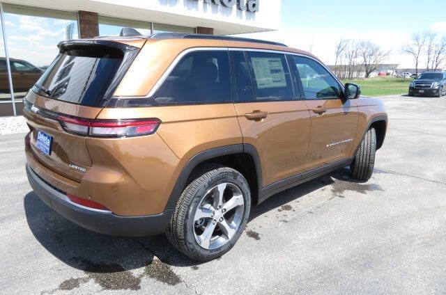 New 2026 Jeep Grand Cherokee Limited w/ Trailer Tow Package AWD/4WD image 9