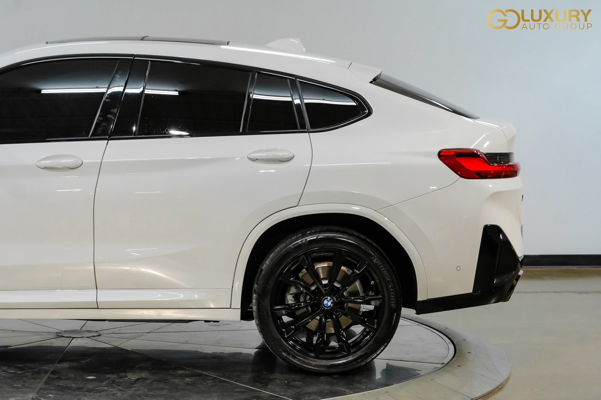 Used 2025 BMW X4 xDrive30i w/ Premium Package AWD/4WD image 15