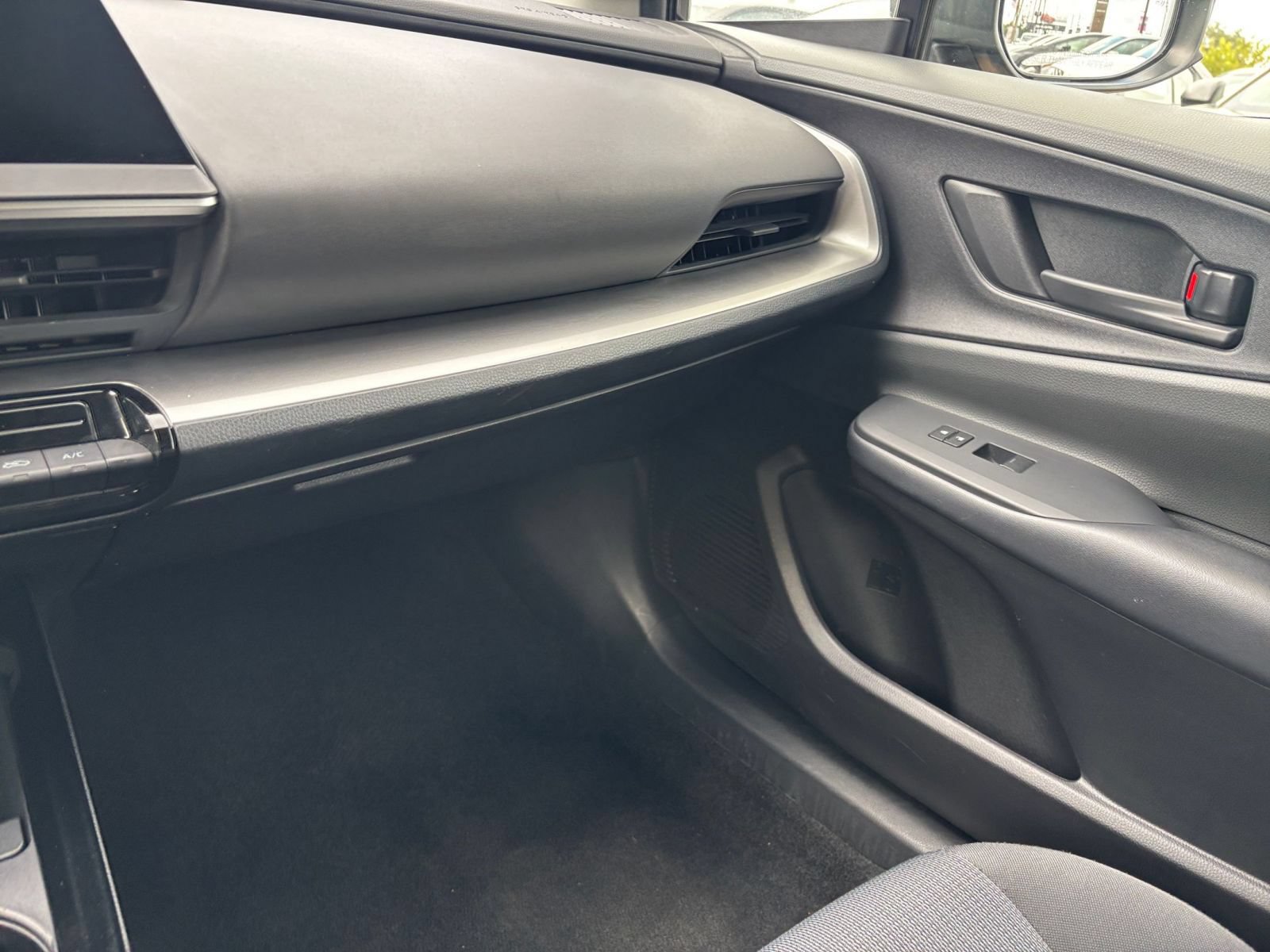 Used 2023 Toyota Prius LE FWD image 32