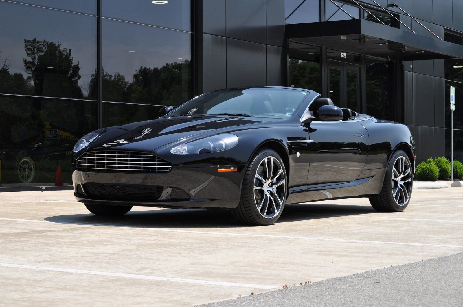 Used 2012 Aston Martin DB9 Volante image 4