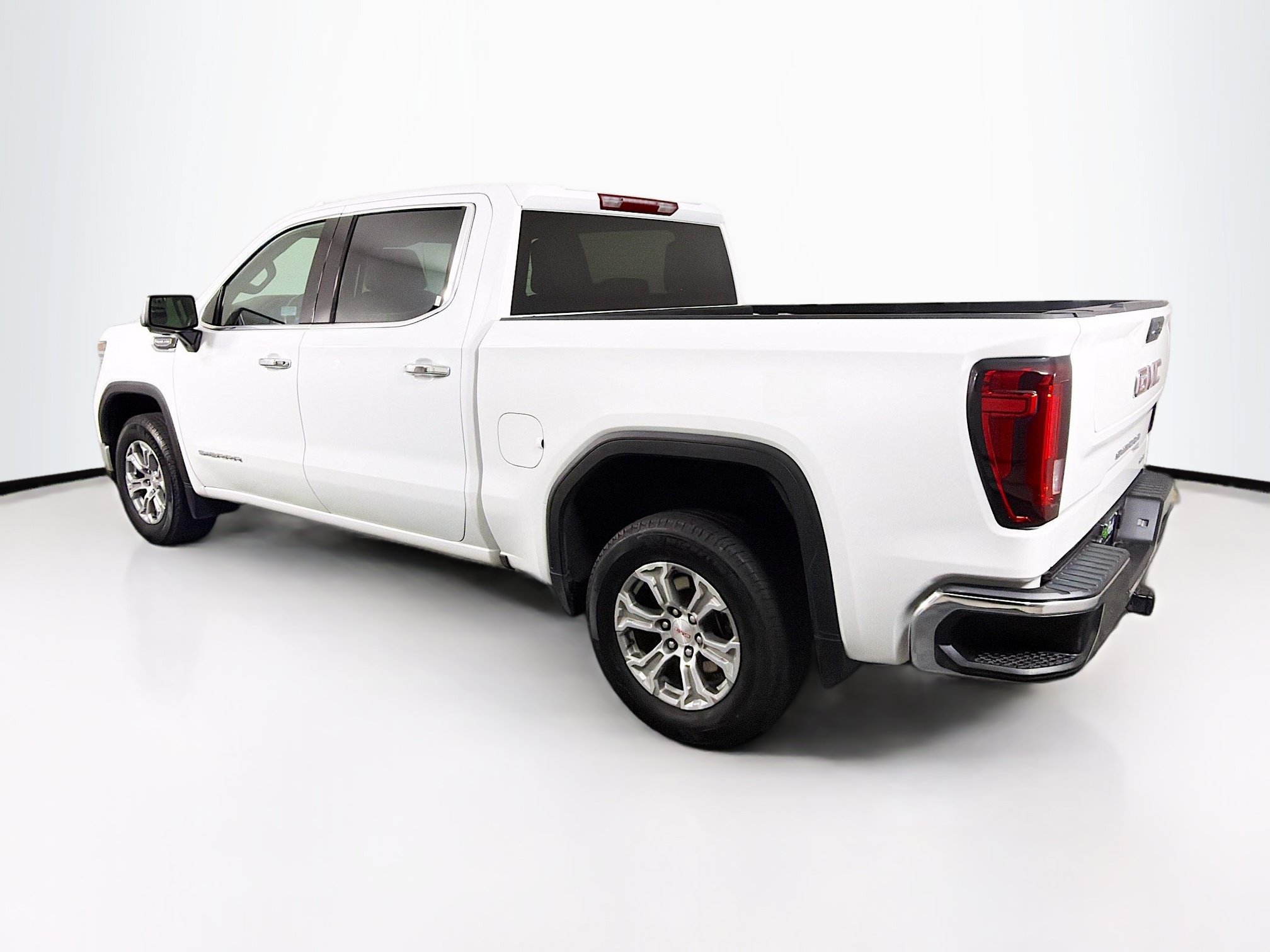 Used 2025 GMC Sierra 1500 SLT RWD image 5