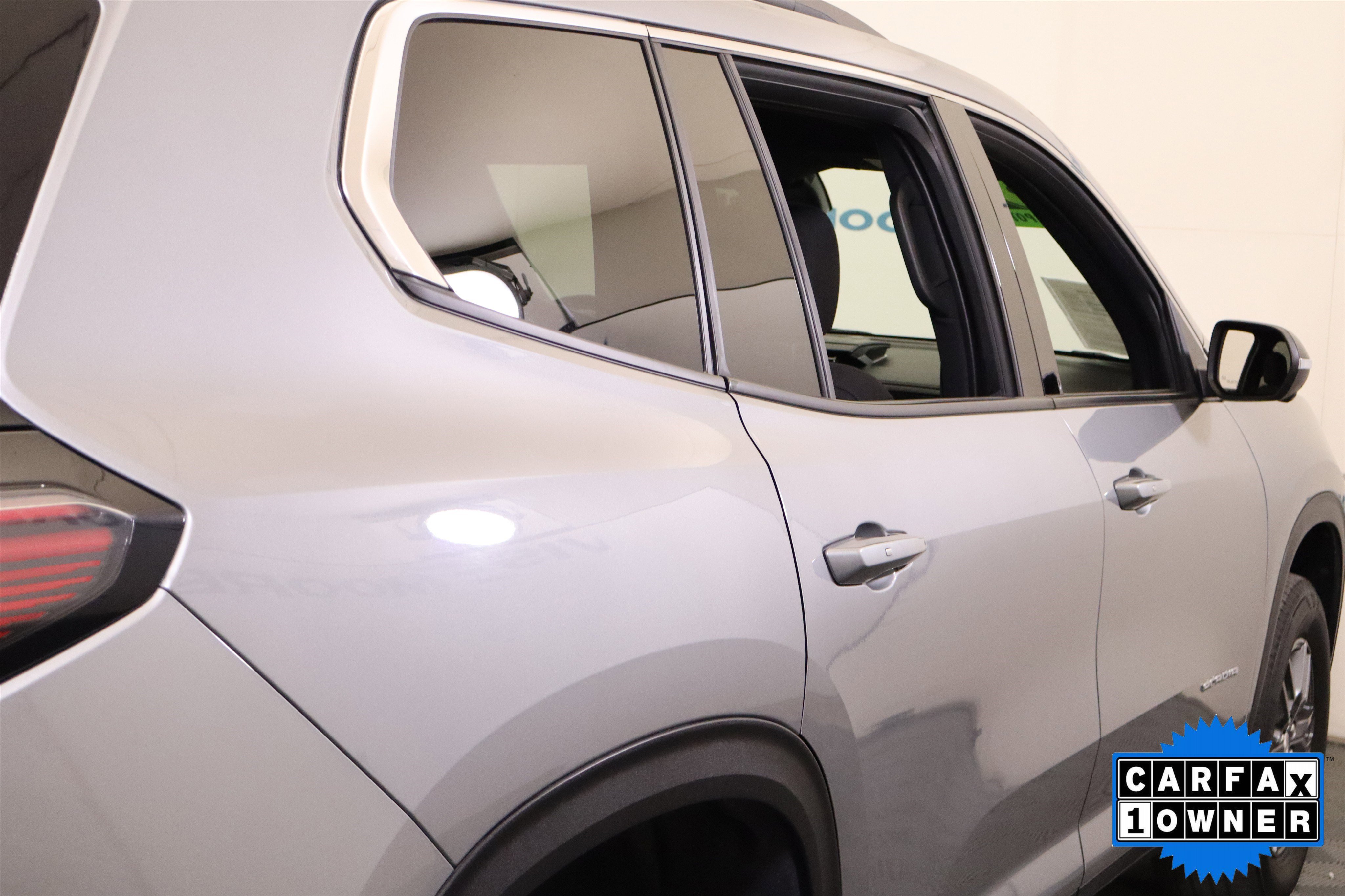 Used 2025 GMC Acadia Elevation image 5