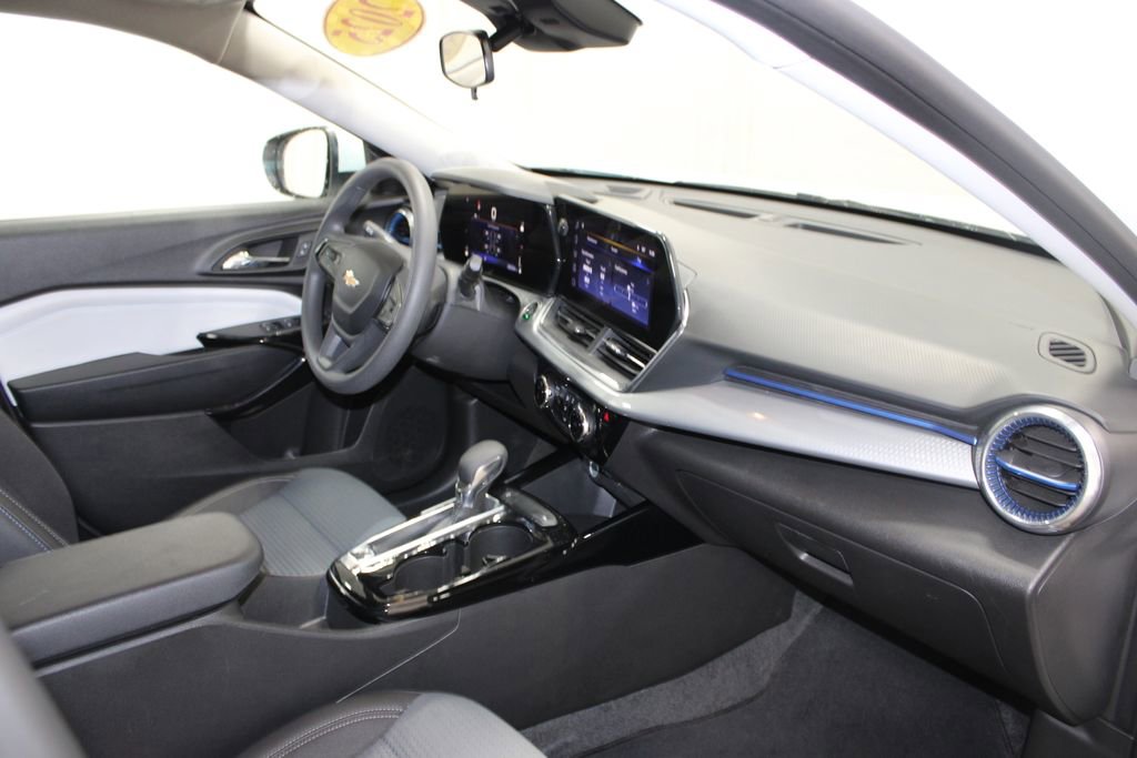 Used 2025 Chevrolet Trax LT image 19