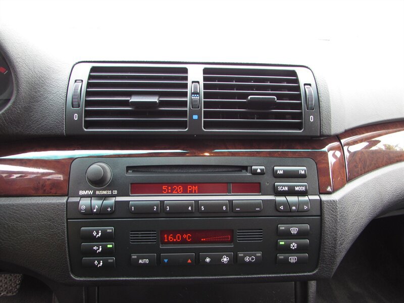 Used 2003 BMW 325i Sedan RWD image 18