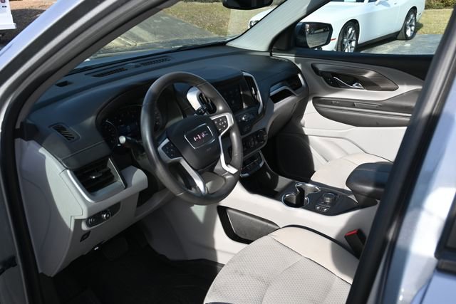 Used 2023 GMC Terrain SLE w/ Driver Convenience Package image 9