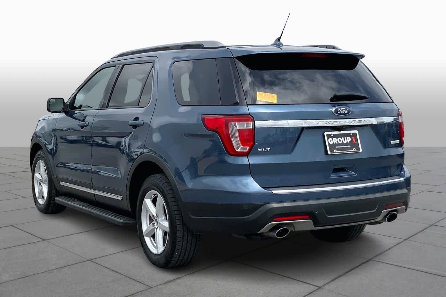 Used 2018 Ford Explorer XLT w/ Equipment Group 202A FWD image 12