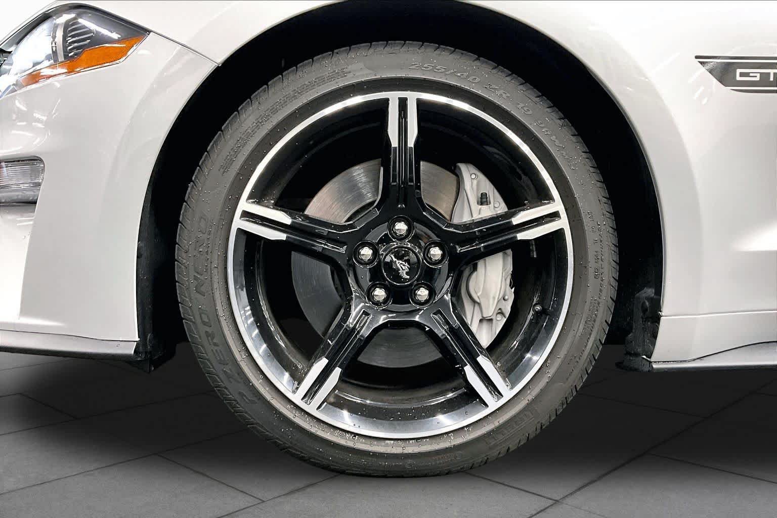 Used 2019 Ford Mustang GT Premium w/ Equipment Group 401A RWD image 10