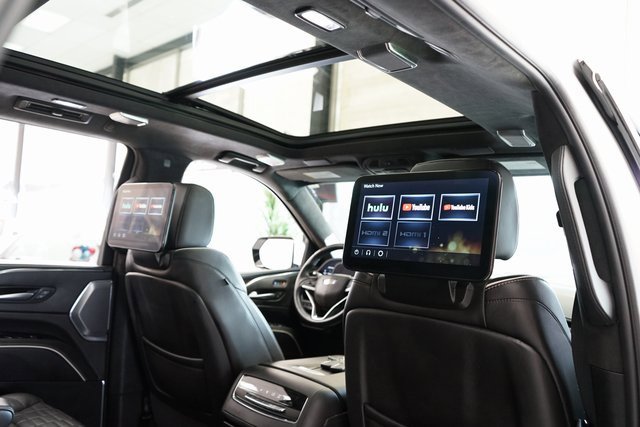 Used 2024 Cadillac Escalade Sport Platinum w/ LPO, ONYX Package image 3