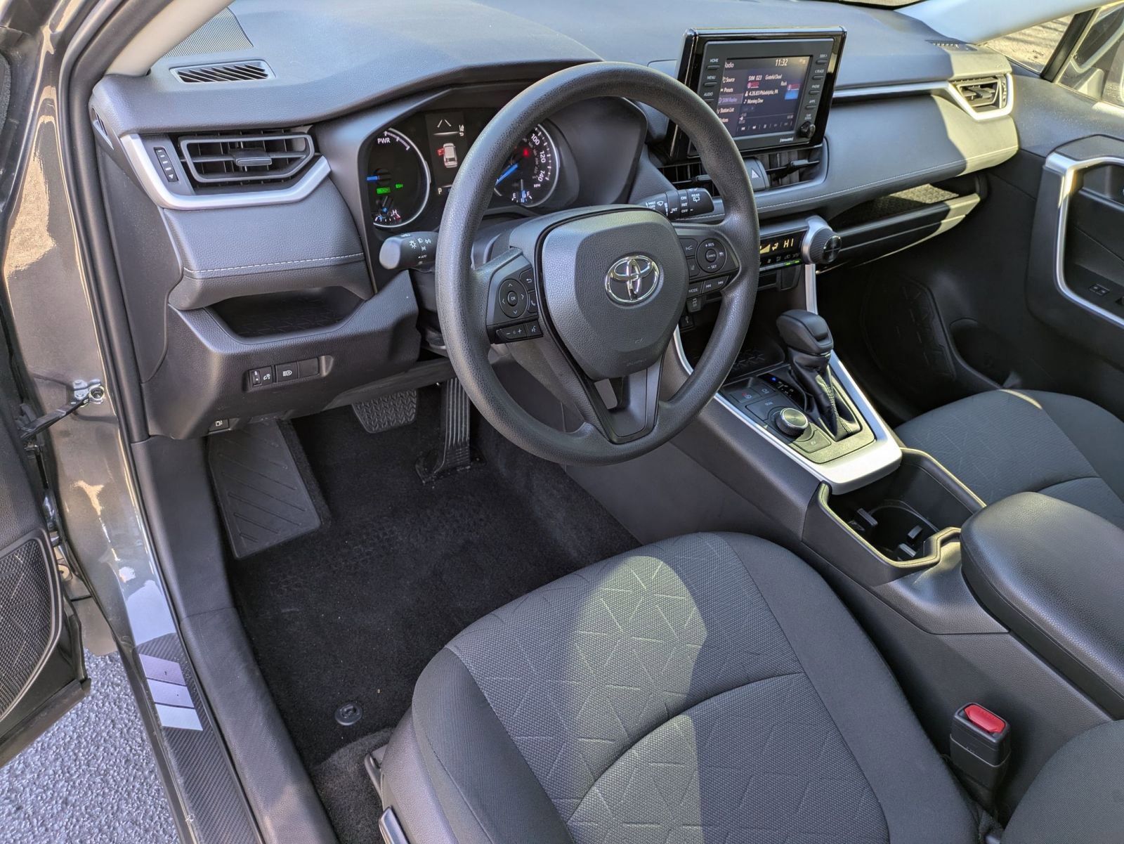 Used 2022 Toyota RAV4 XLE image 9