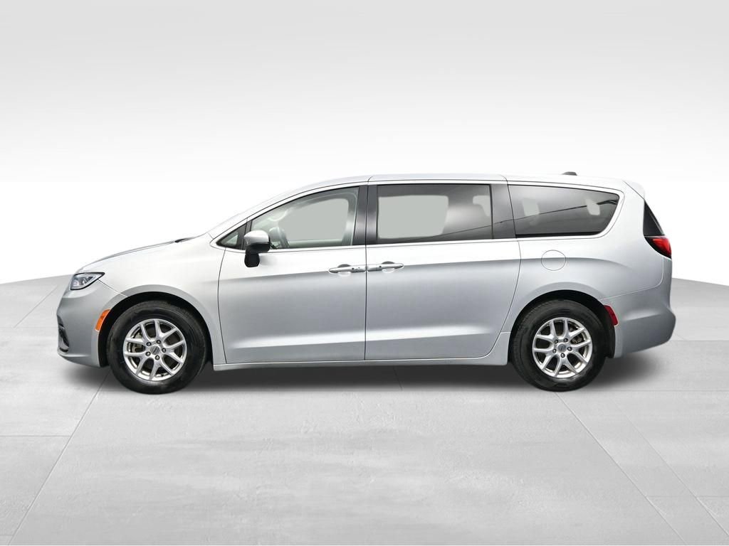 Used 2023 Chrysler Pacifica Touring-L FWD video 2