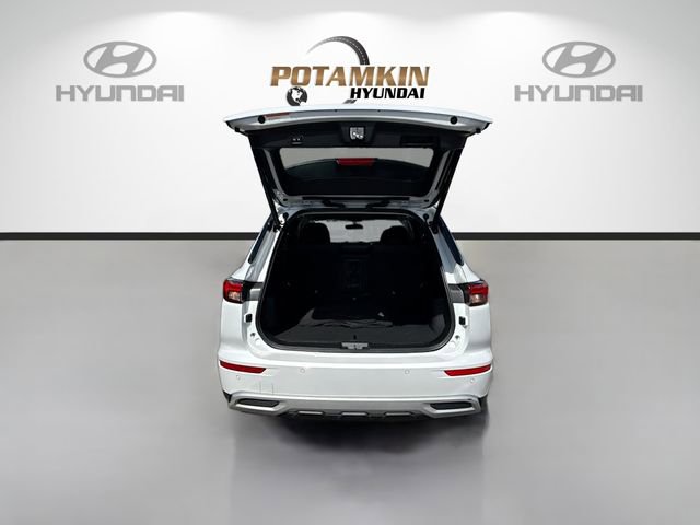 Used 2023 Mitsubishi Outlander SE Black Edition image 26