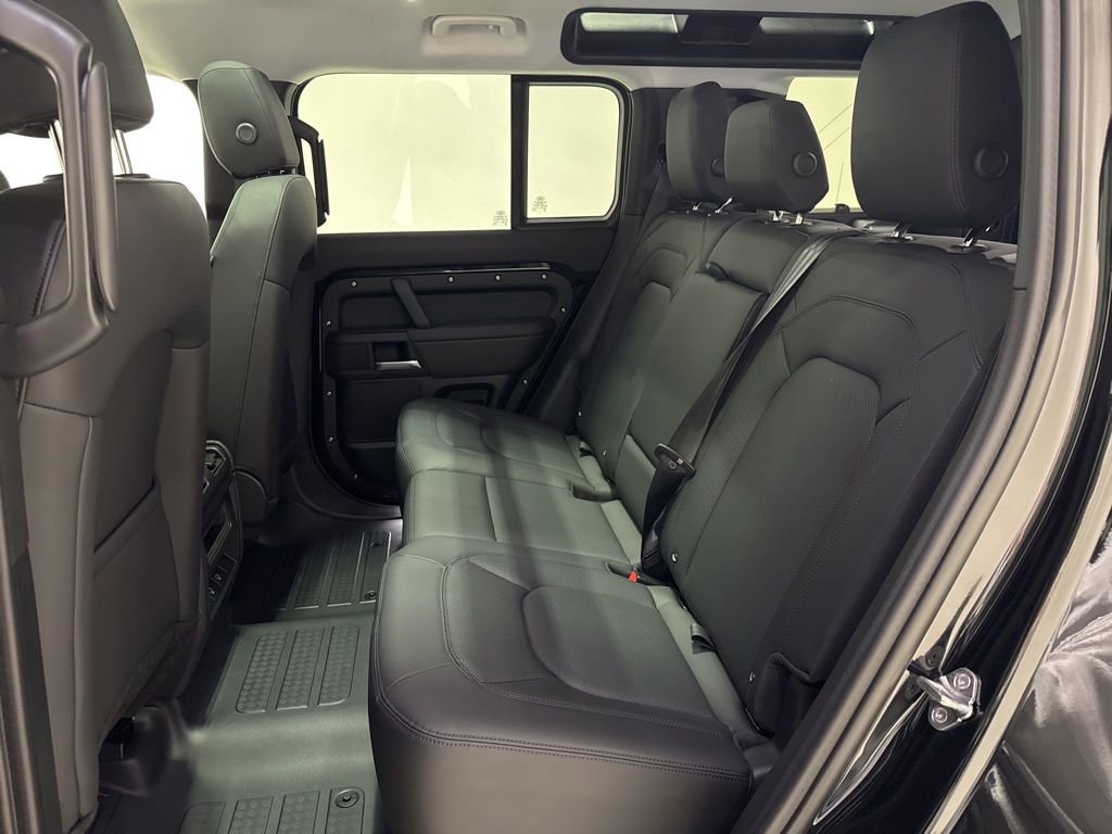 Used 2025 Land Rover Defender 110 S image 36