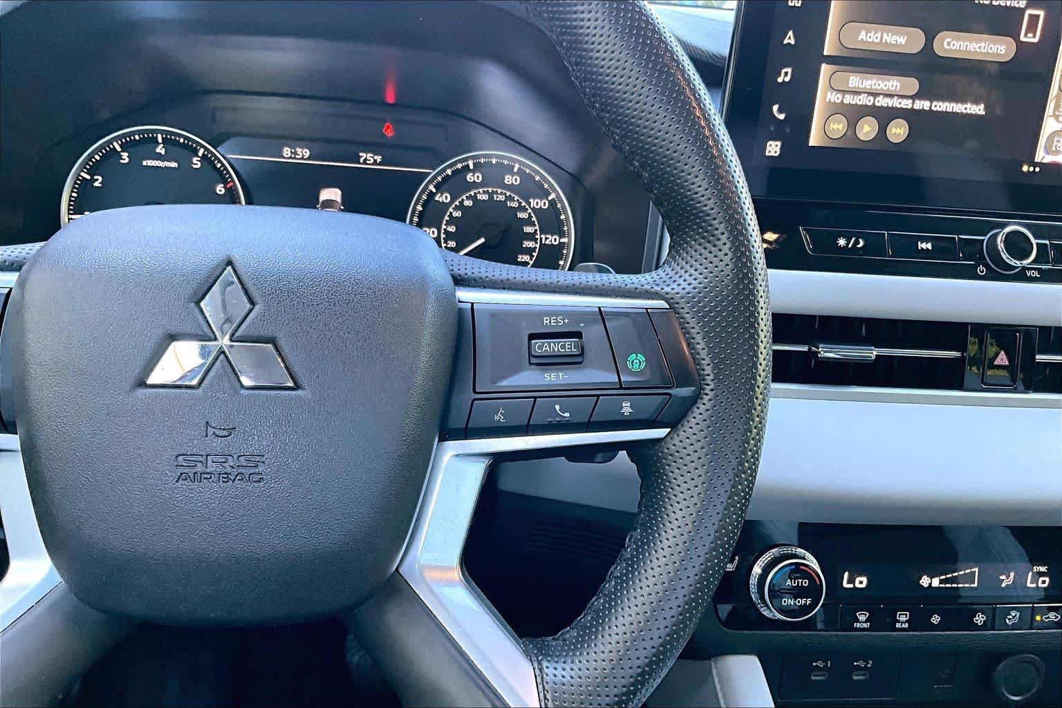 Used 2025 Mitsubishi Outlander SE FWD image 25