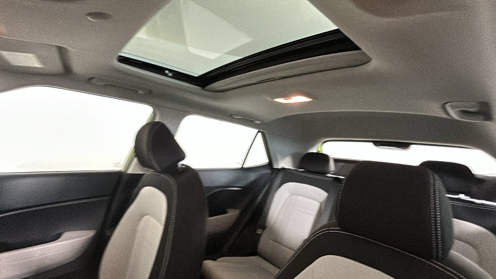 Certified 2023 Hyundai Venue SEL FWD image 16