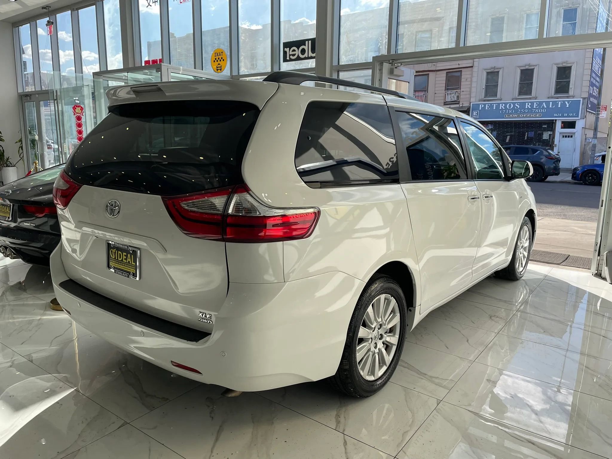 Used 2017 Toyota Sienna XLE Premium AWD/4WD image 7