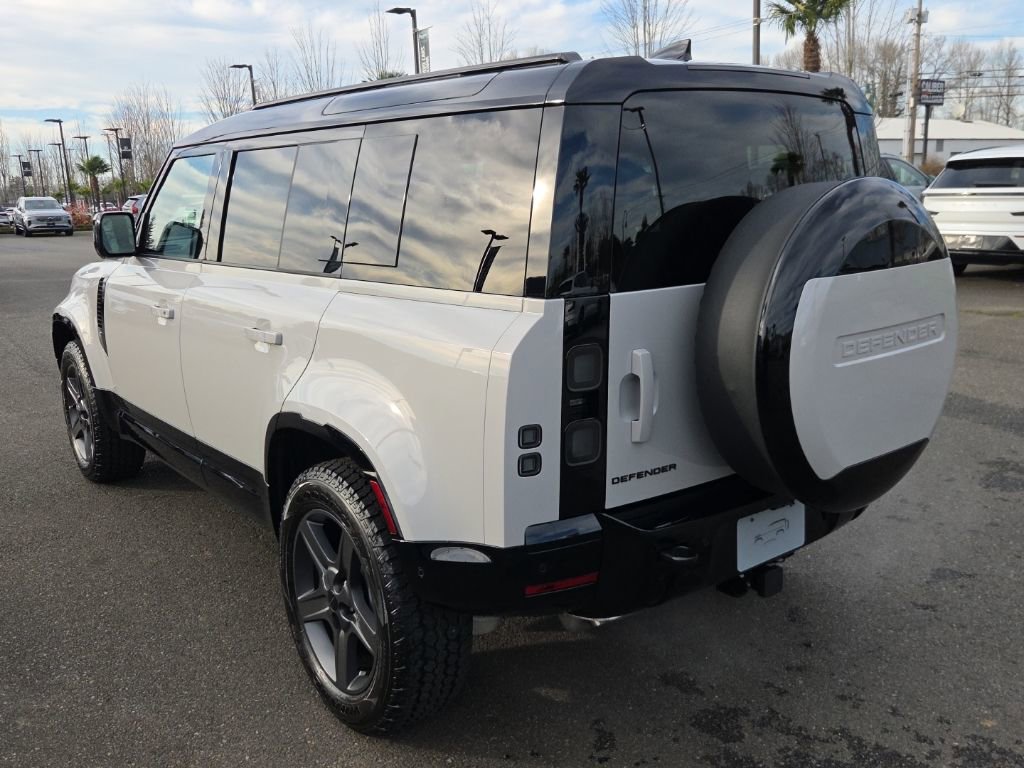 New 2026 Land Rover Defender 110 X-Dynamic SE image 3