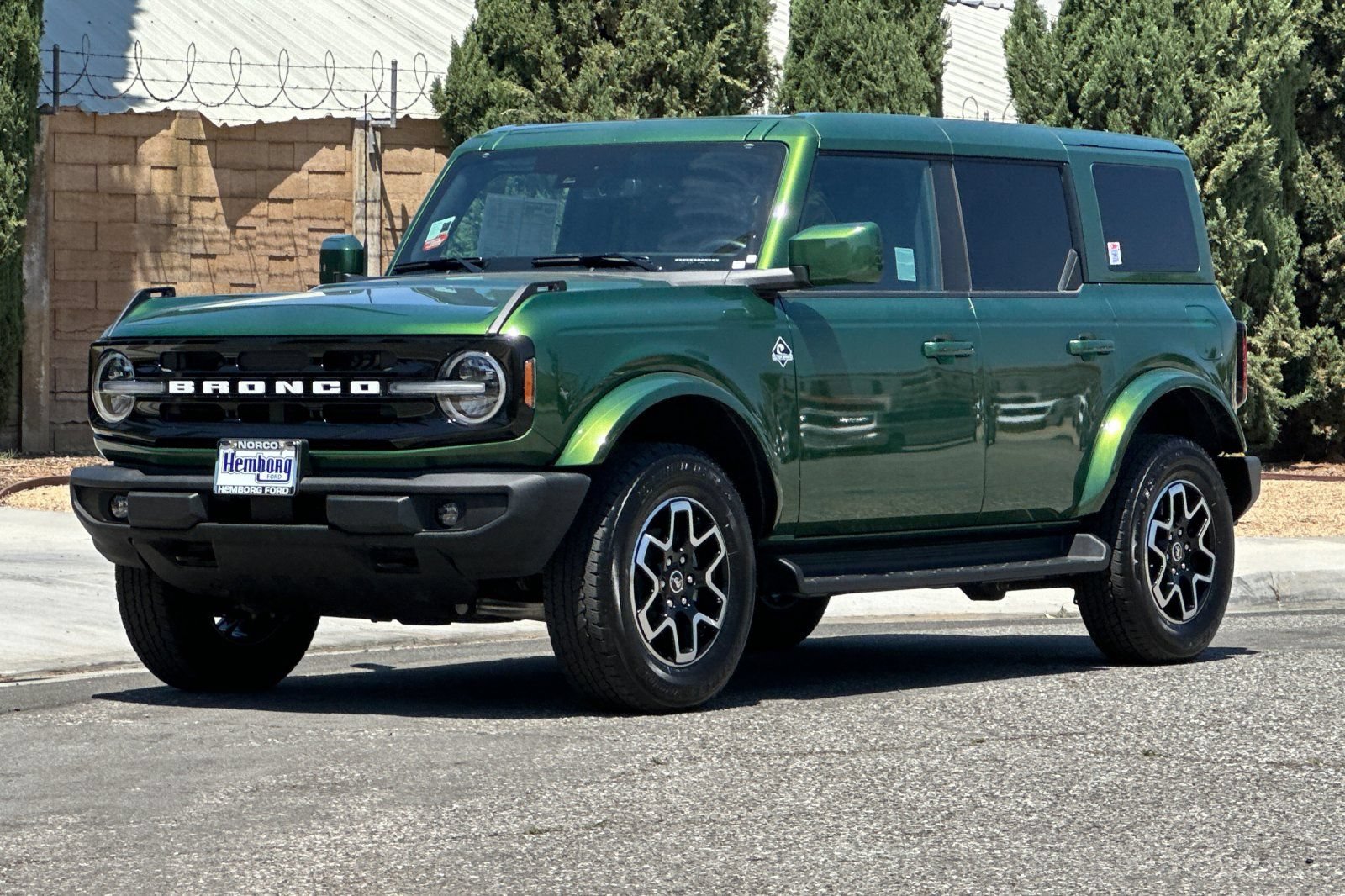 Used 2025 Ford Bronco Outer Banks AWD/4WD image 8