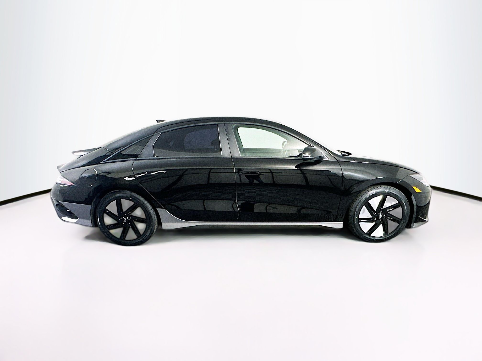 Used 2024 Hyundai Ioniq 6 SE RWD image 10
