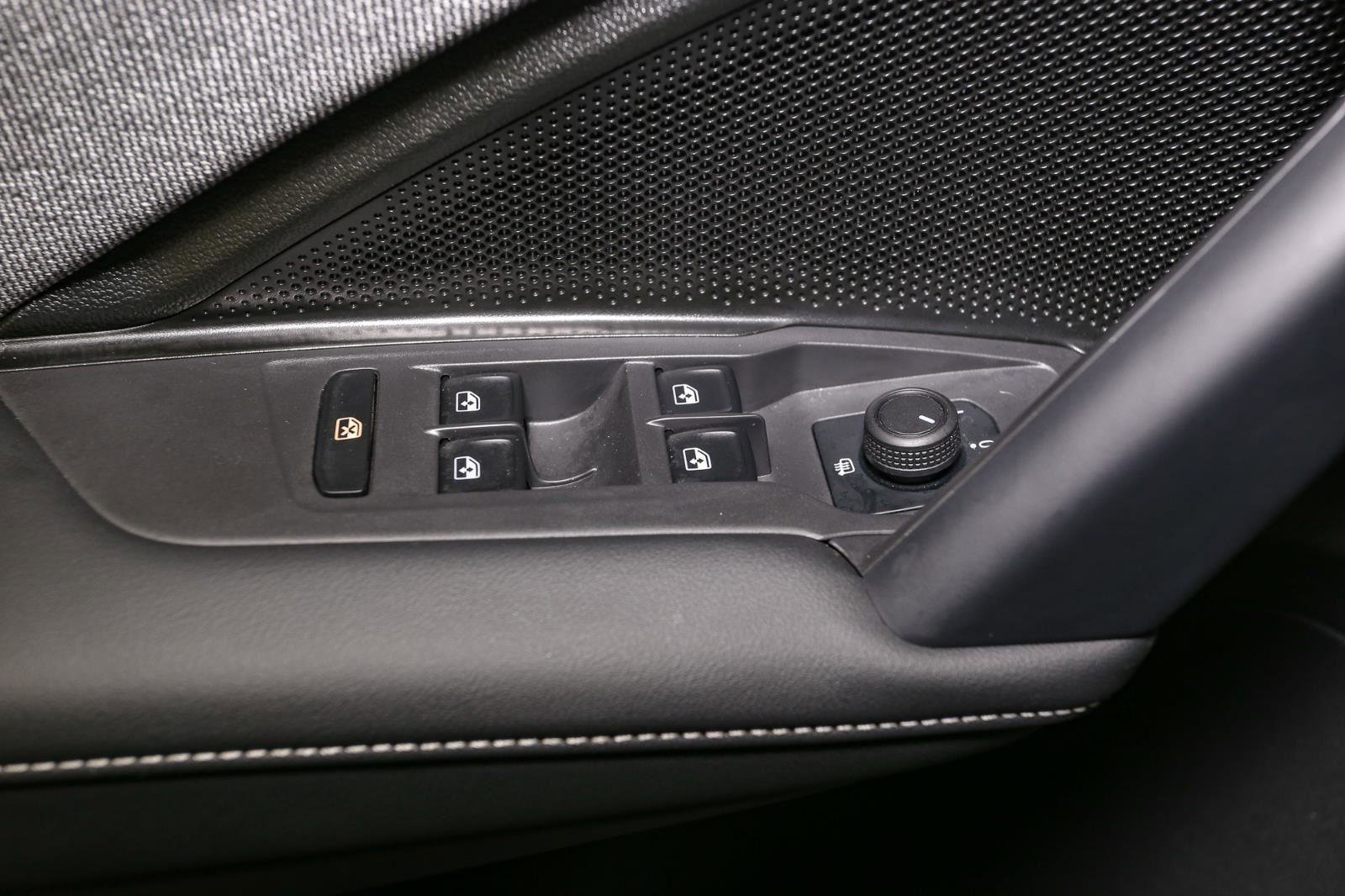 Used 2025 Volkswagen Tiguan S image 38