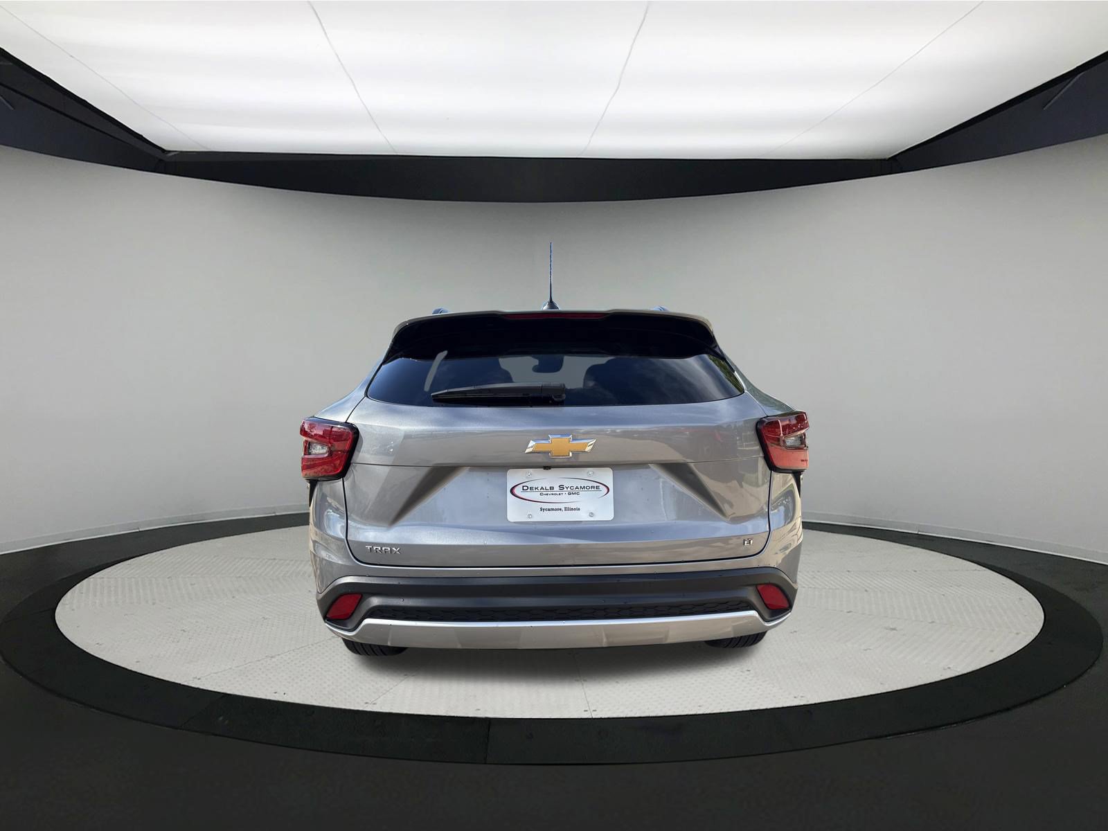 Used 2025 Chevrolet Trax LT FWD image 6