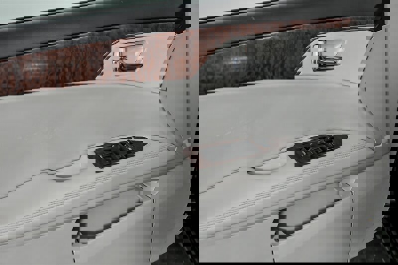 Used 2012 Toyota Avalon image 16