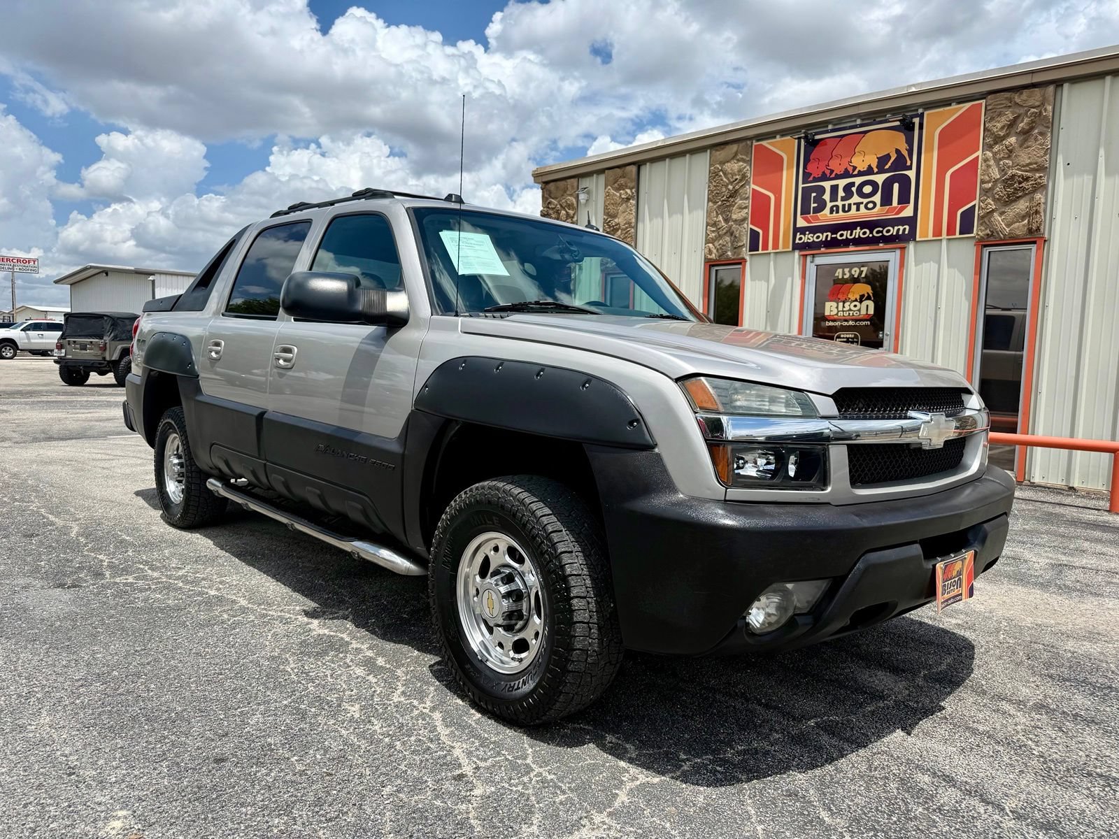 Used 2004 Chevrolet Avalanche 2500 w/ Preferred Equipment Group AWD/4WD image 1