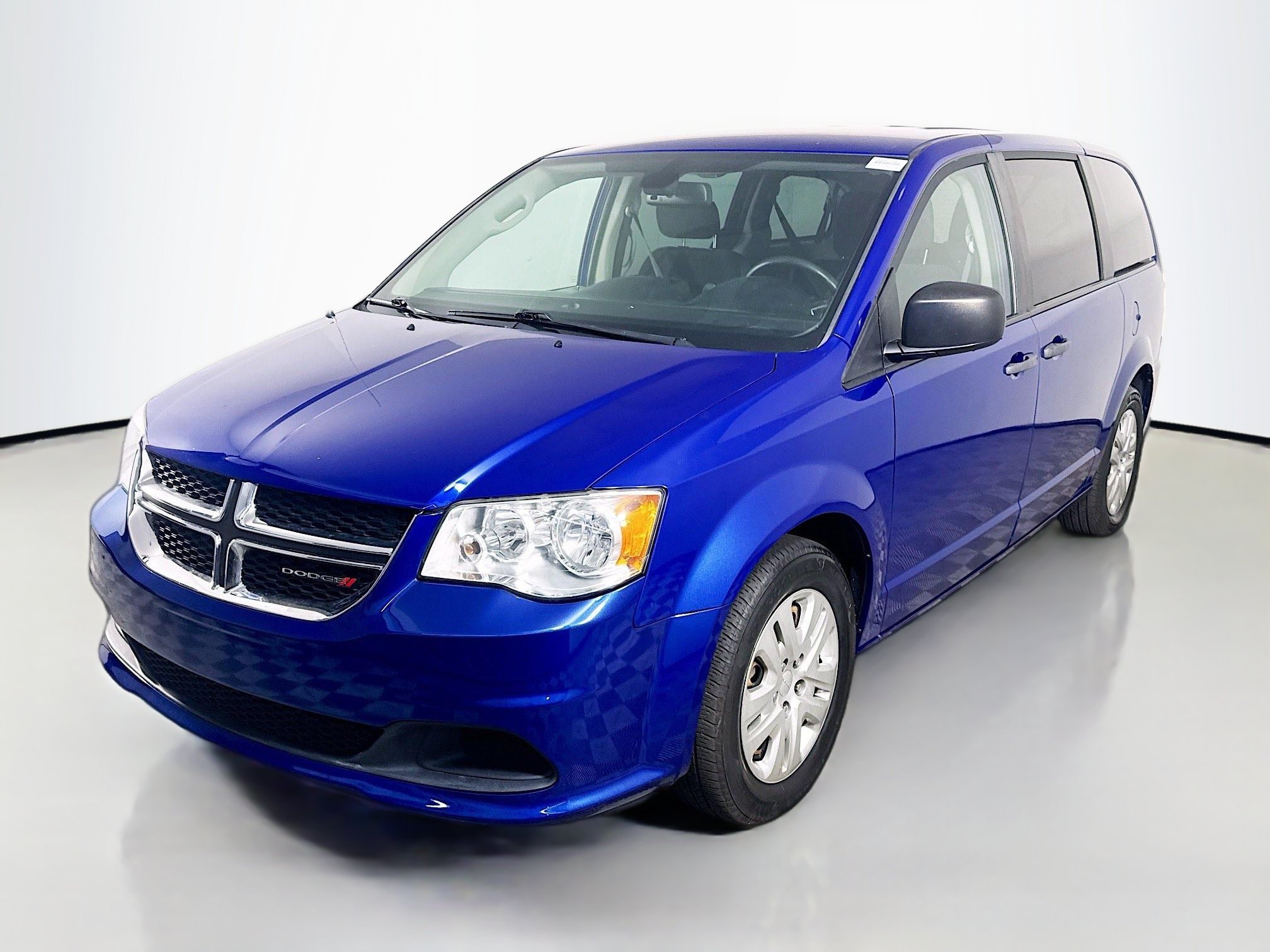 Used 2019 Dodge Grand Caravan SE FWD image 4
