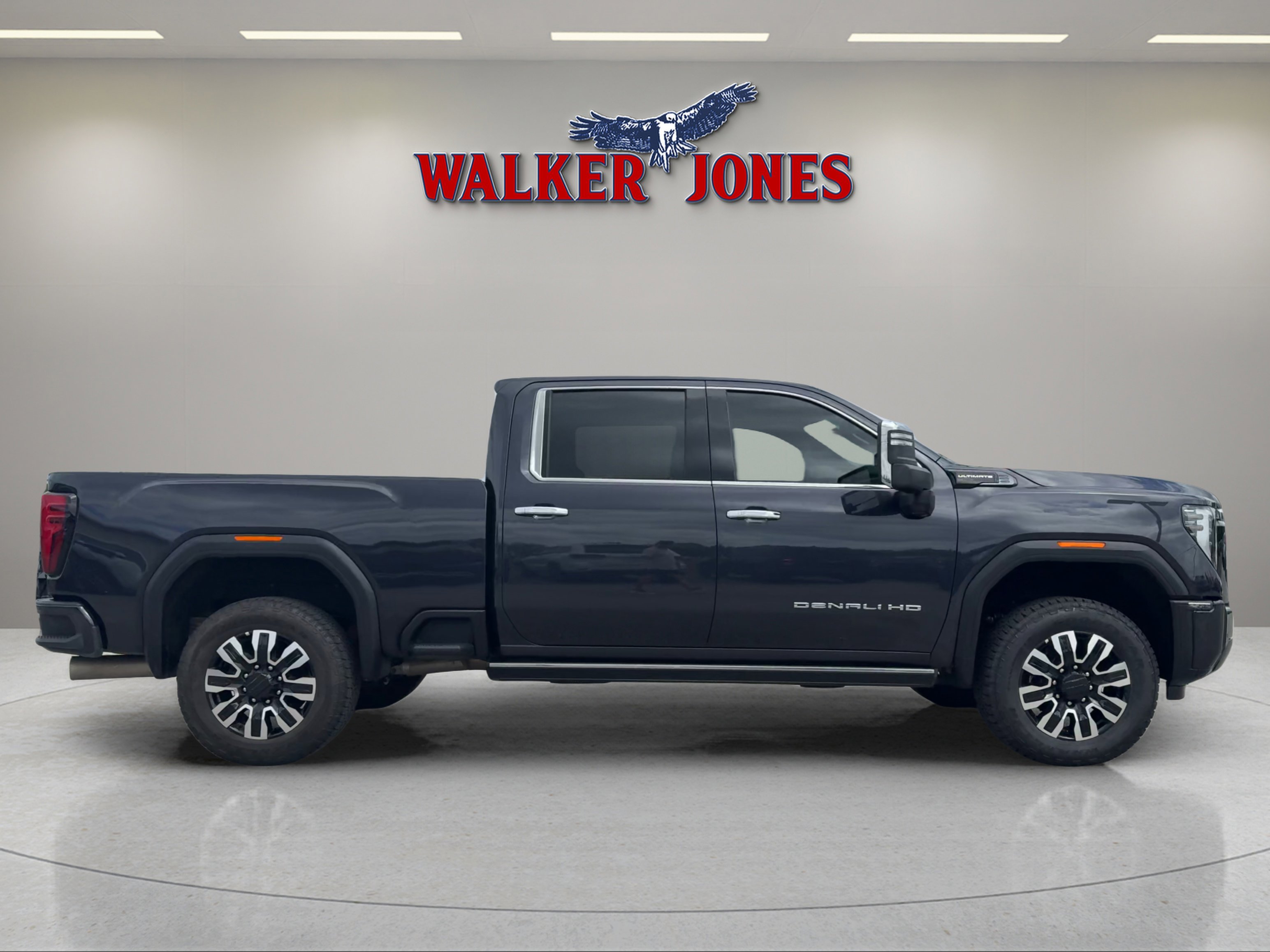 Used 2025 GMC Sierra 2500 Denali Ultimate image 2