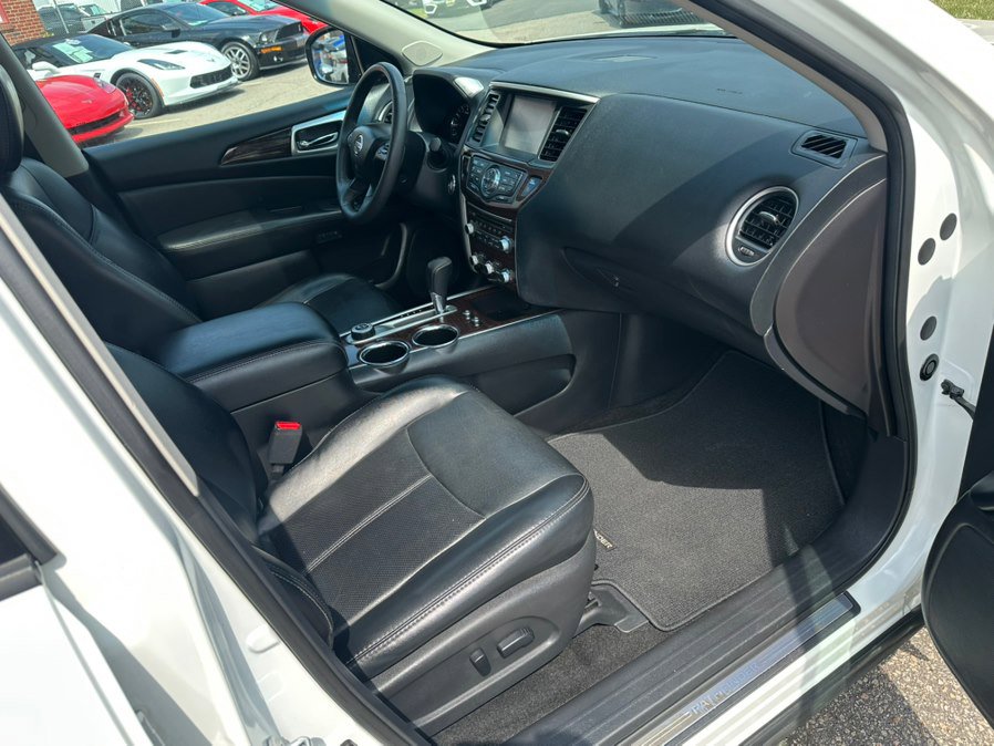 Used 2016 Nissan Pathfinder Platinum image 13