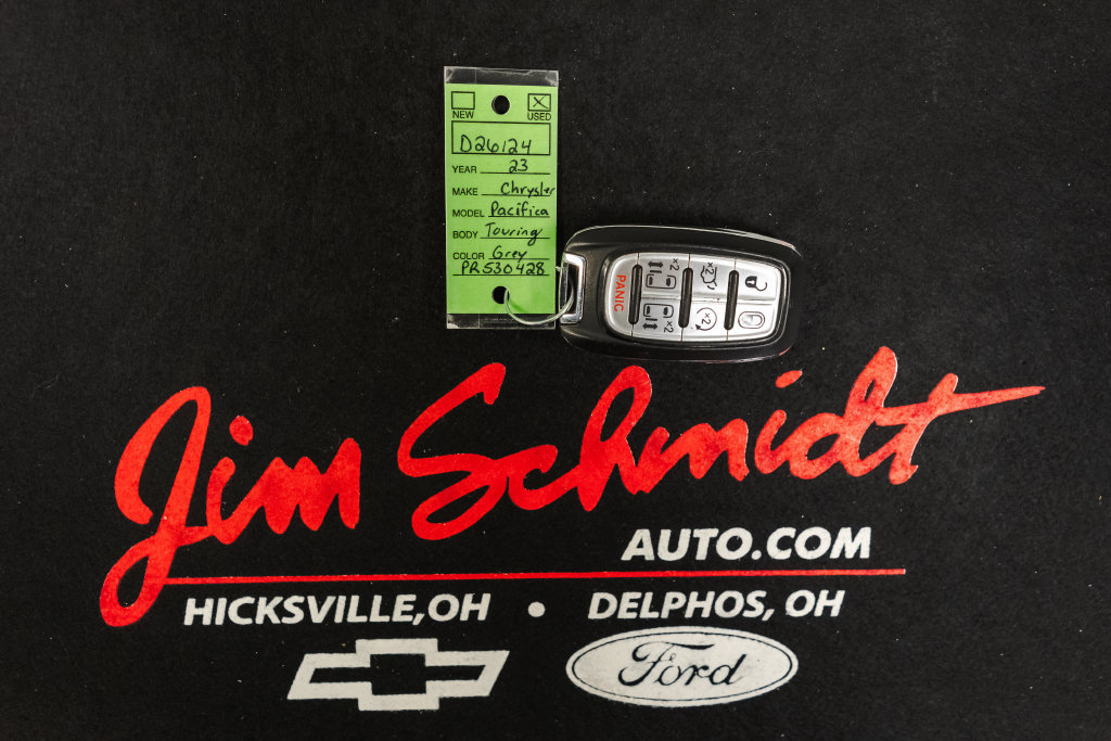 Used 2023 Chrysler Pacifica Touring-L FWD image 51