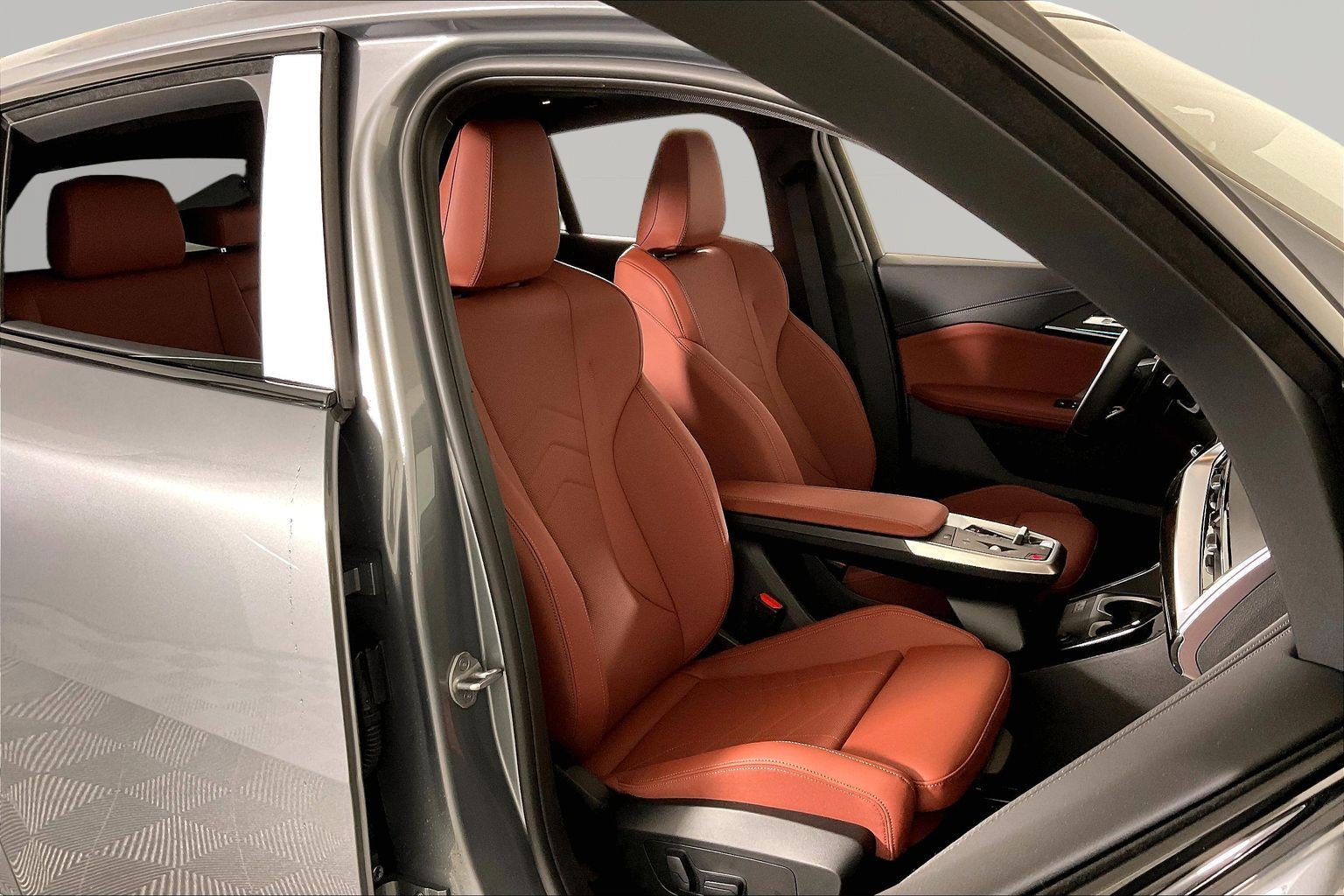 New 2026 BMW X2 xDrive28i AWD/4WD image 15