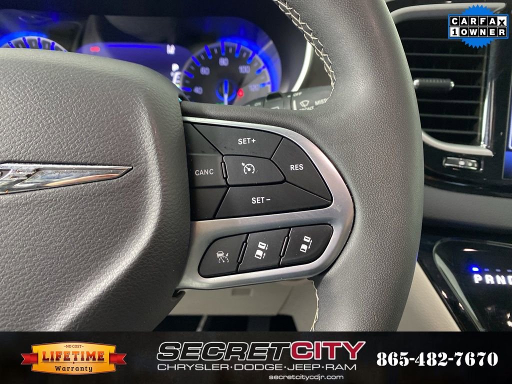 Used 2024 Chrysler Pacifica Touring-L image 15