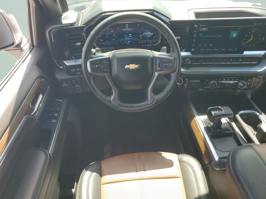 Used 2024 Chevrolet Silverado 1500 High Country w/ High Country Premium Package AWD/4WD image 12