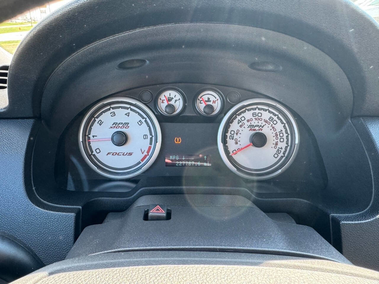 Used 2011 Ford Focus SE image 16