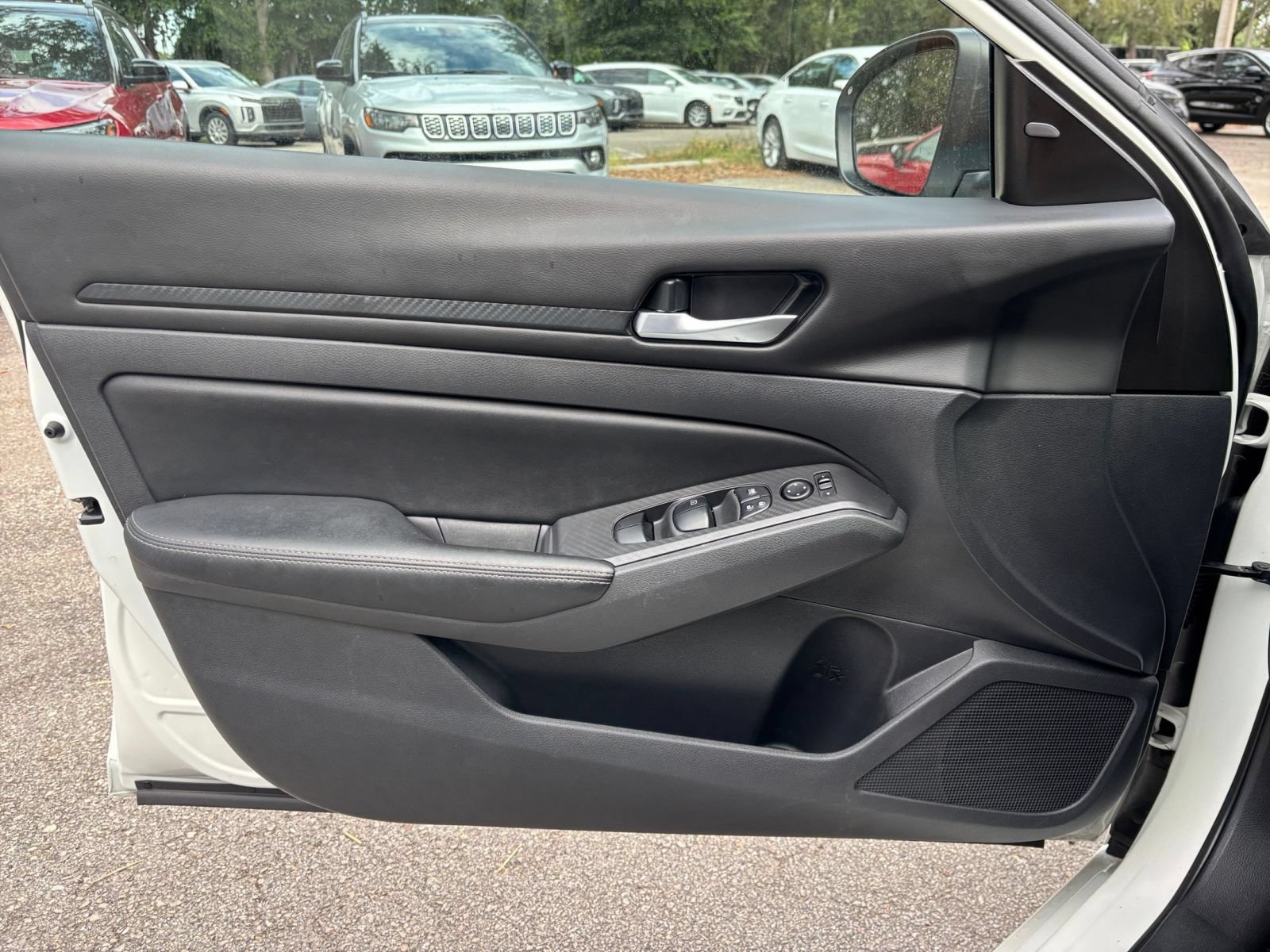 Used 2025 Nissan Altima 2.5 SV FWD image 15