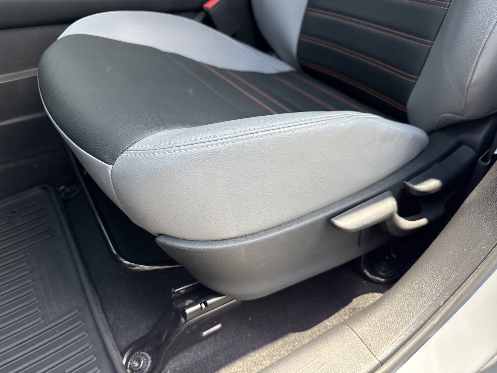 Used 2023 Nissan Kicks SR w/ SR Premium Package FWD image 17