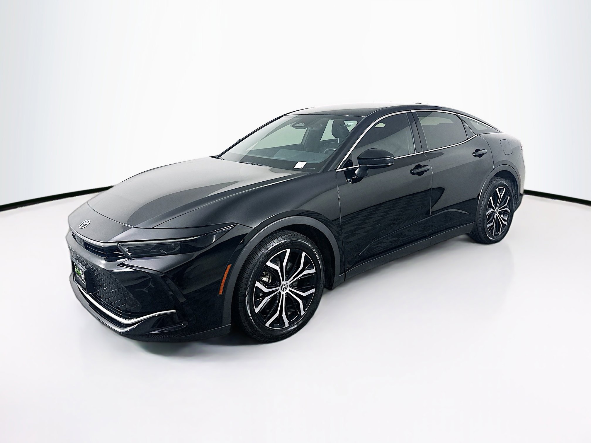 Used 2023 Toyota Crown XLE image 3