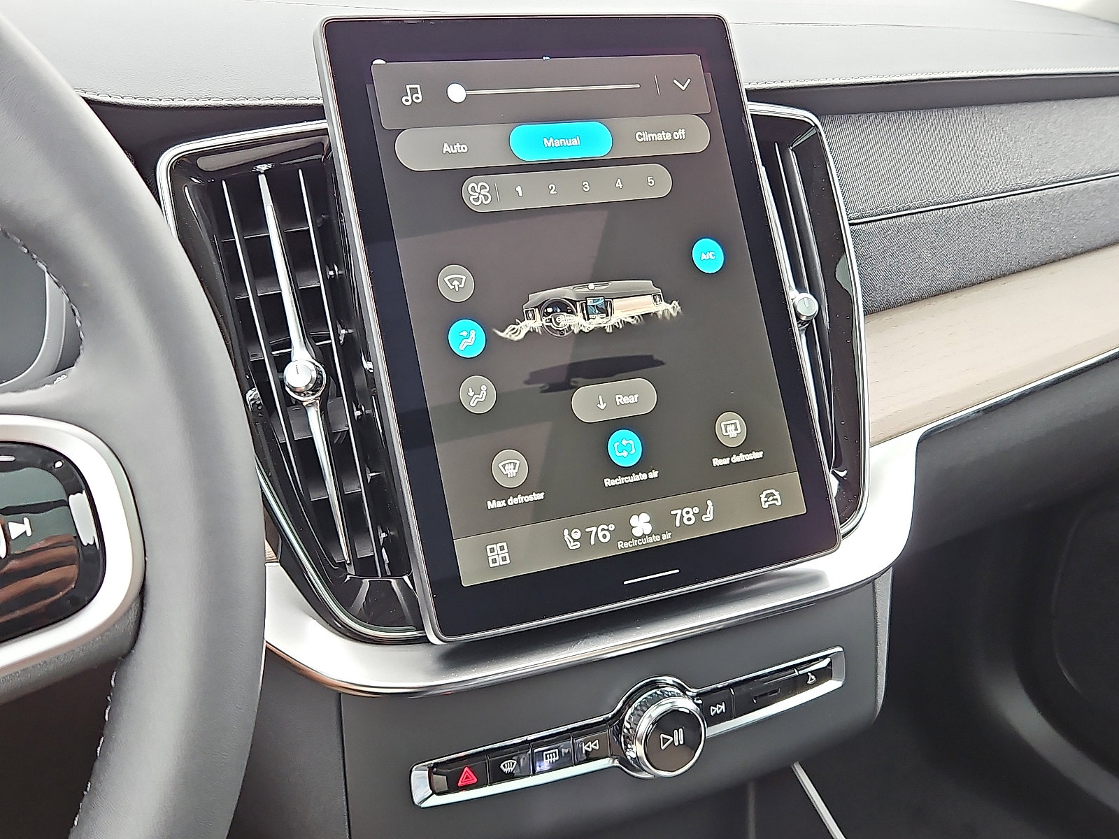 New 2026 Volvo XC90 B6 Plus w/ Protection Package Premier image 14