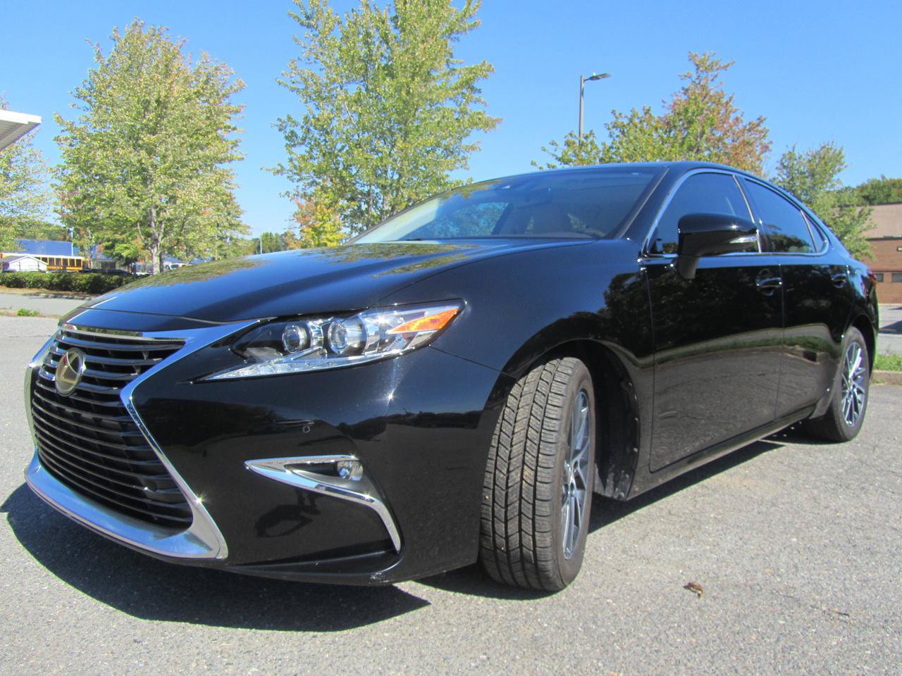 Used 2016 Lexus ES 350 w/ Luxury Pkg & Navigation w/ Luxury Package w/Wood Trim FWD image 6