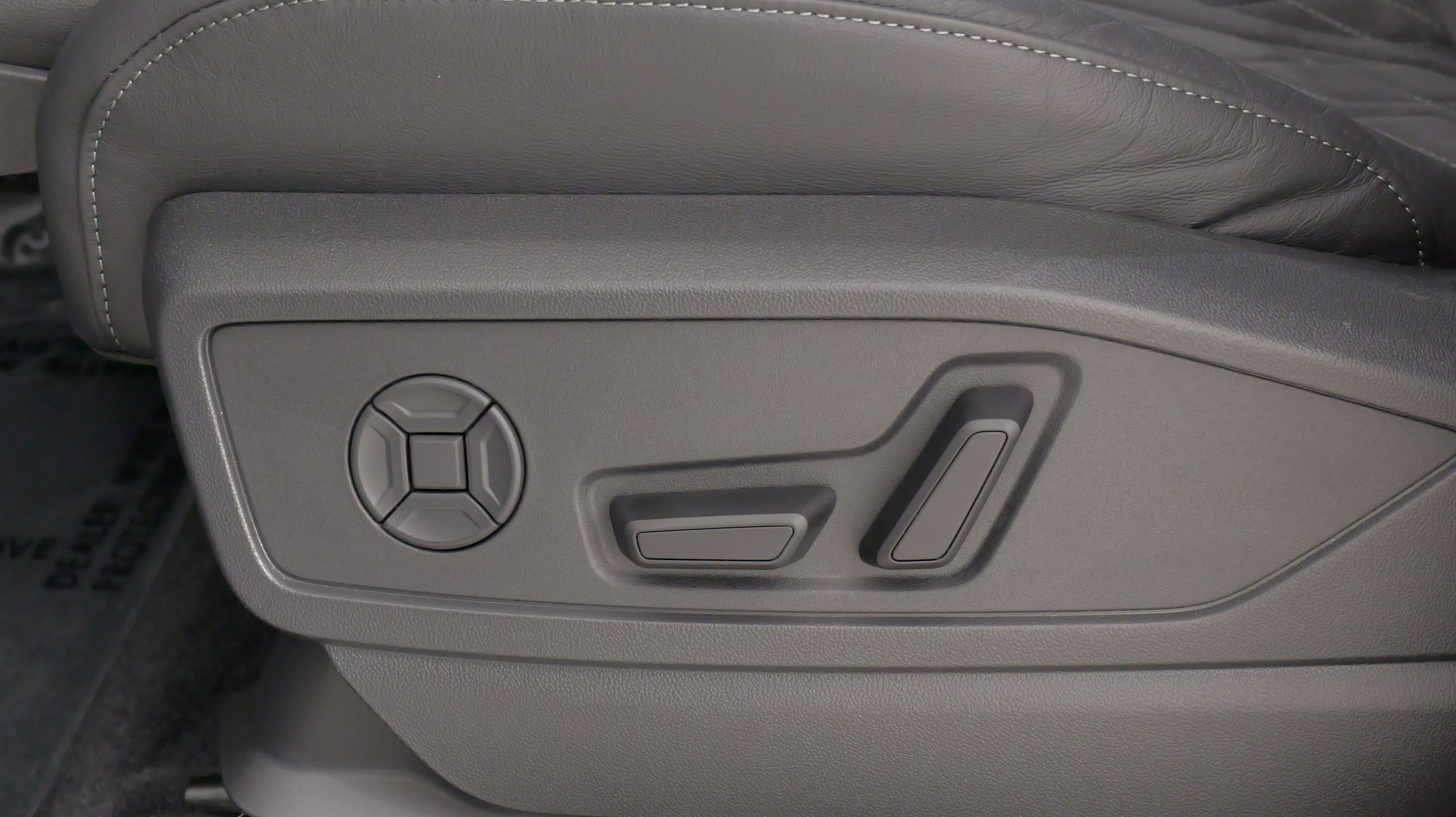 Used 2025 Audi SQ5 Premium Plus AWD/4WD image 38