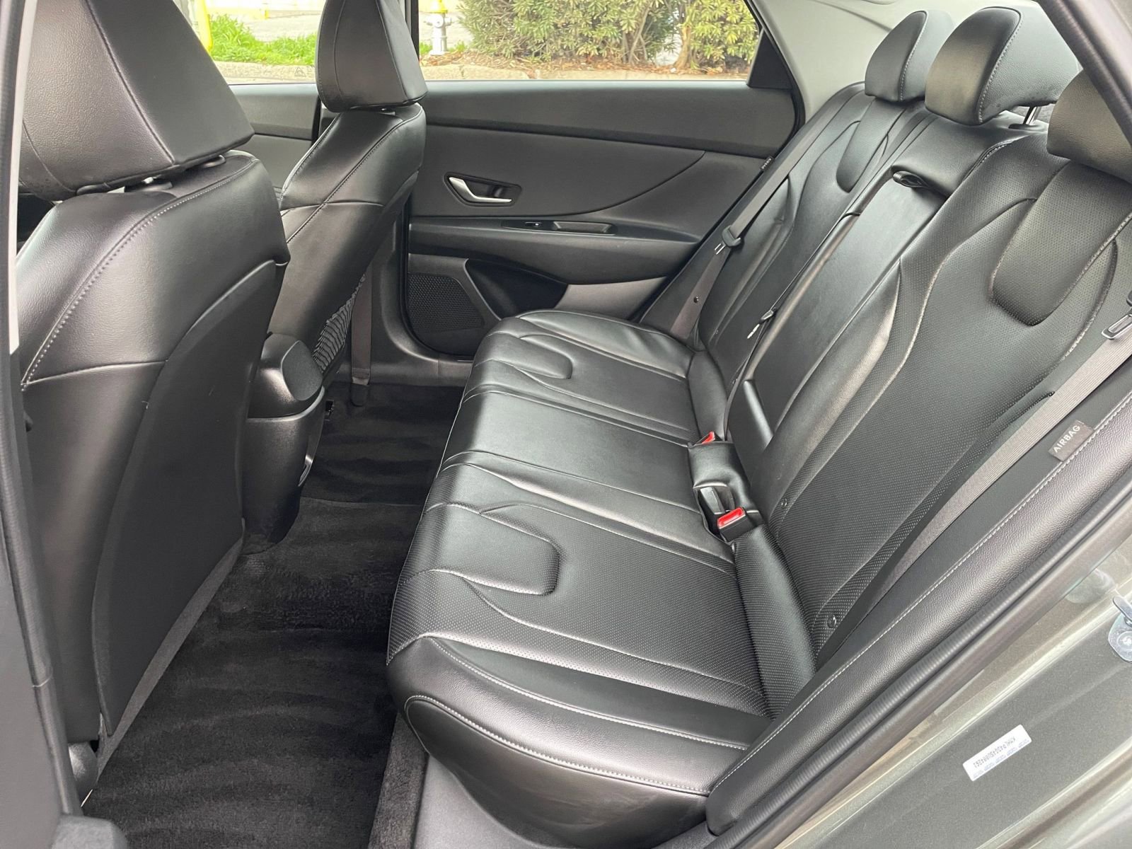 Used 2025 Hyundai Elantra Limited image 24